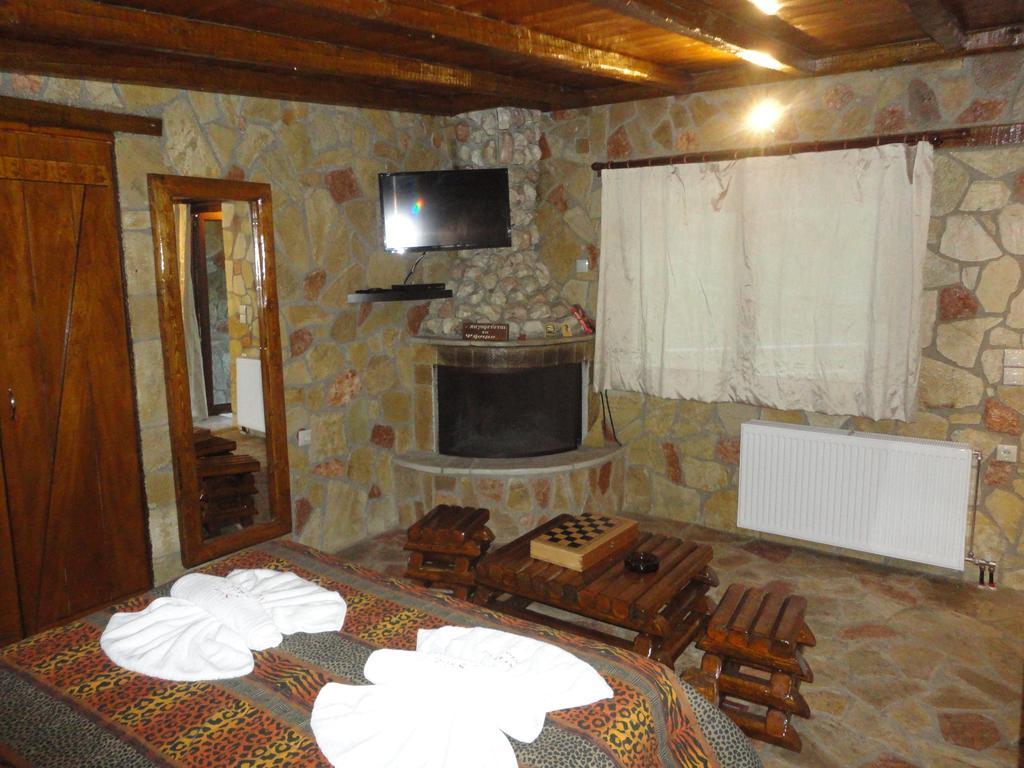 Faraggi Guesthouse Калаврита Номер фото